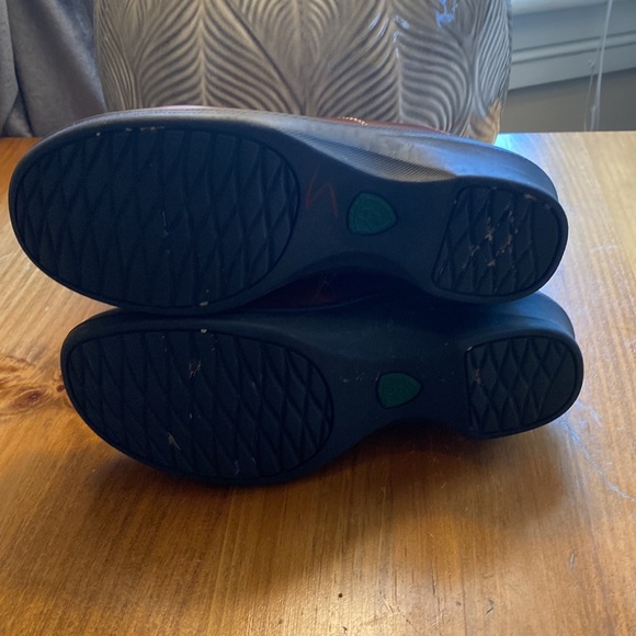 Like New Ariat Clog - Picture 3 of 5